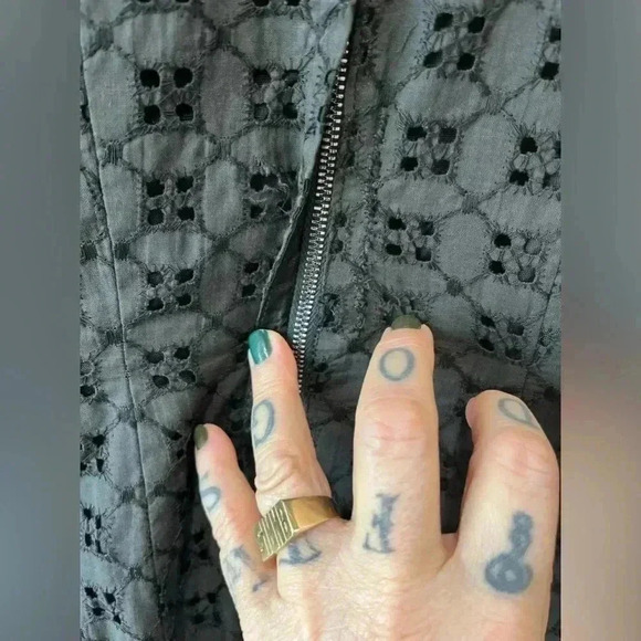 True Vintage black eyelet 60’s wiggle dress- medium - Picture 6 of 10